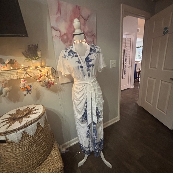 Brand new never worn blue and white cotton button down dress with tie - Picture 1 of 4